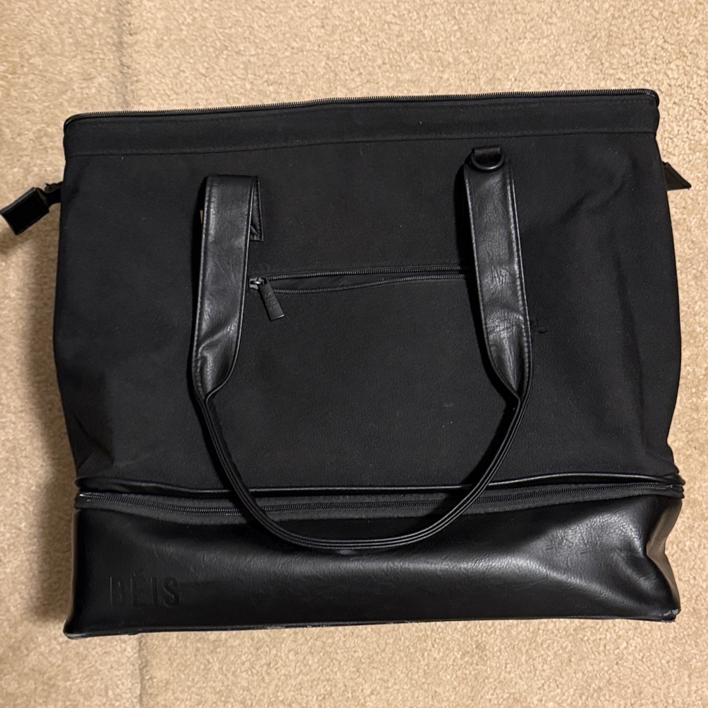 Béis Weekender Travel Bag
